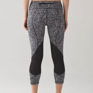 1073 lululemon Pace Rival Crop - Size 4 - Suited Jacquard Black White / Black